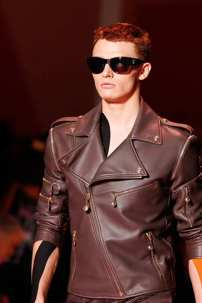 Look 28